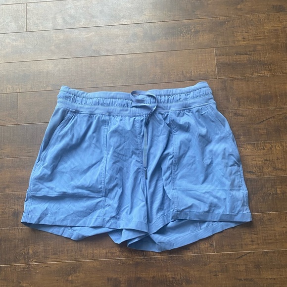 Lululemon Spring Break Away shorts - Picture 7 of 12